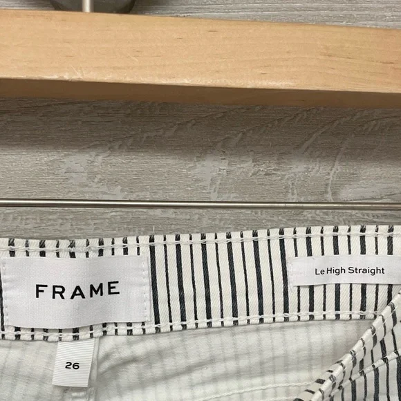 * | FRAME | Le High Straight Jeans. Size 26. - Picture 12 of 12